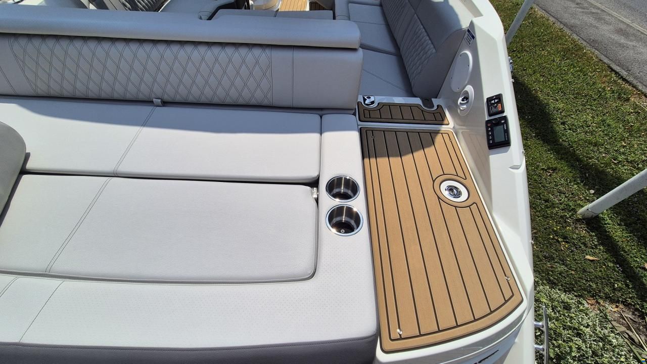 Sea Ray SLX 250 Europe