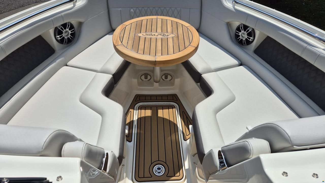 Sea Ray SLX 250 Europe