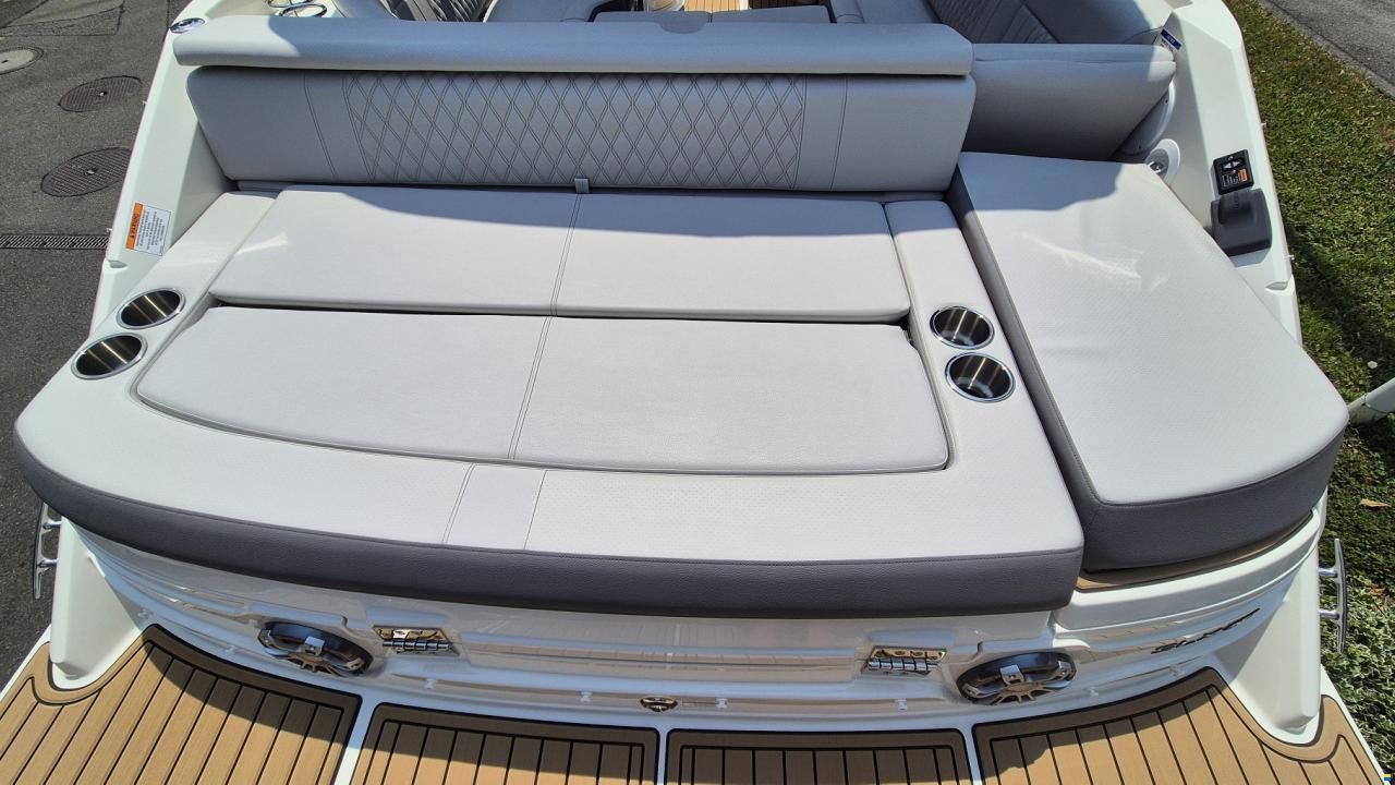 Sea Ray SLX 250 Europe