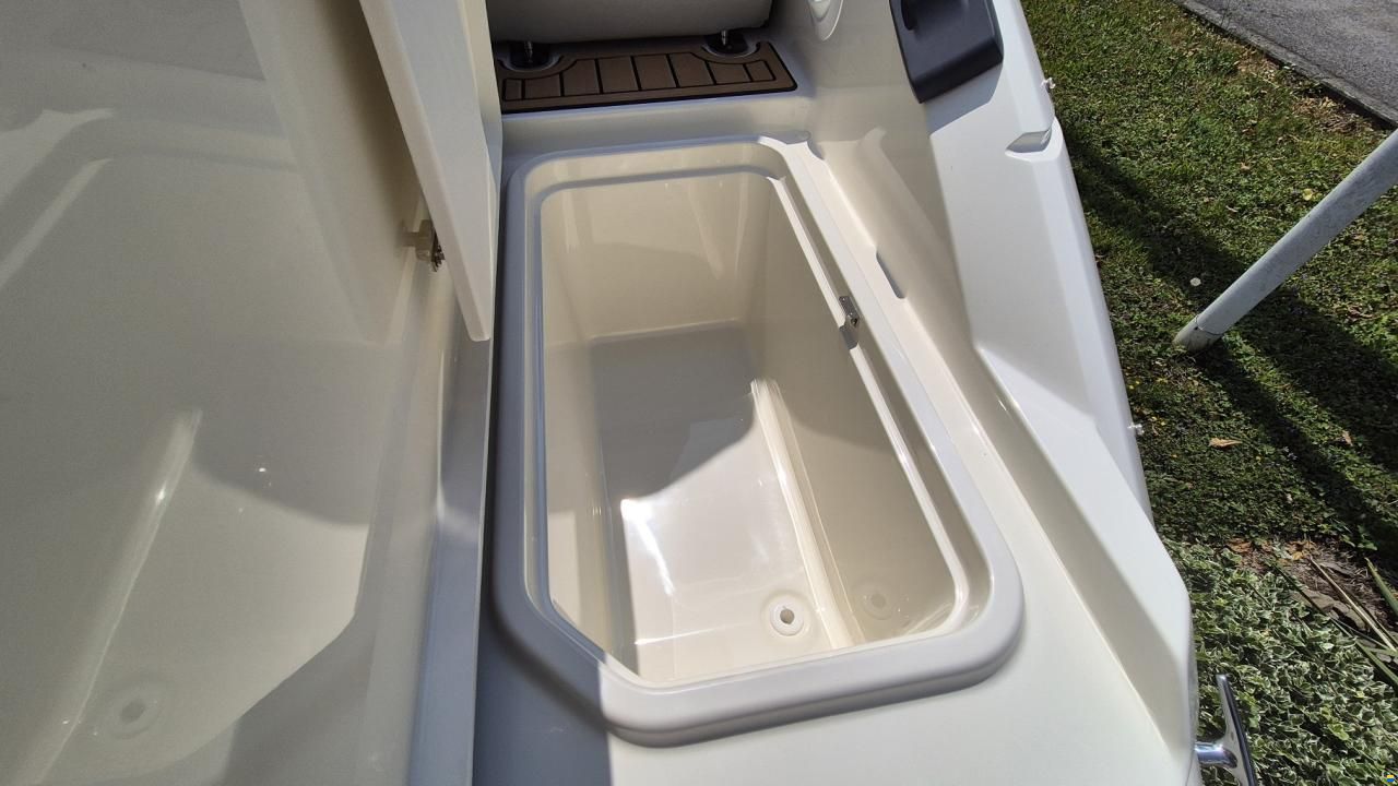 Sea Ray SLX 250 Europe