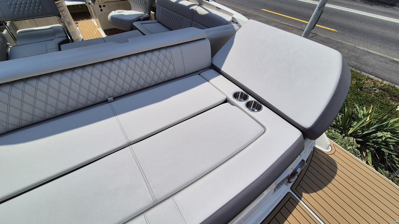 Sea Ray SLX 250 Europe