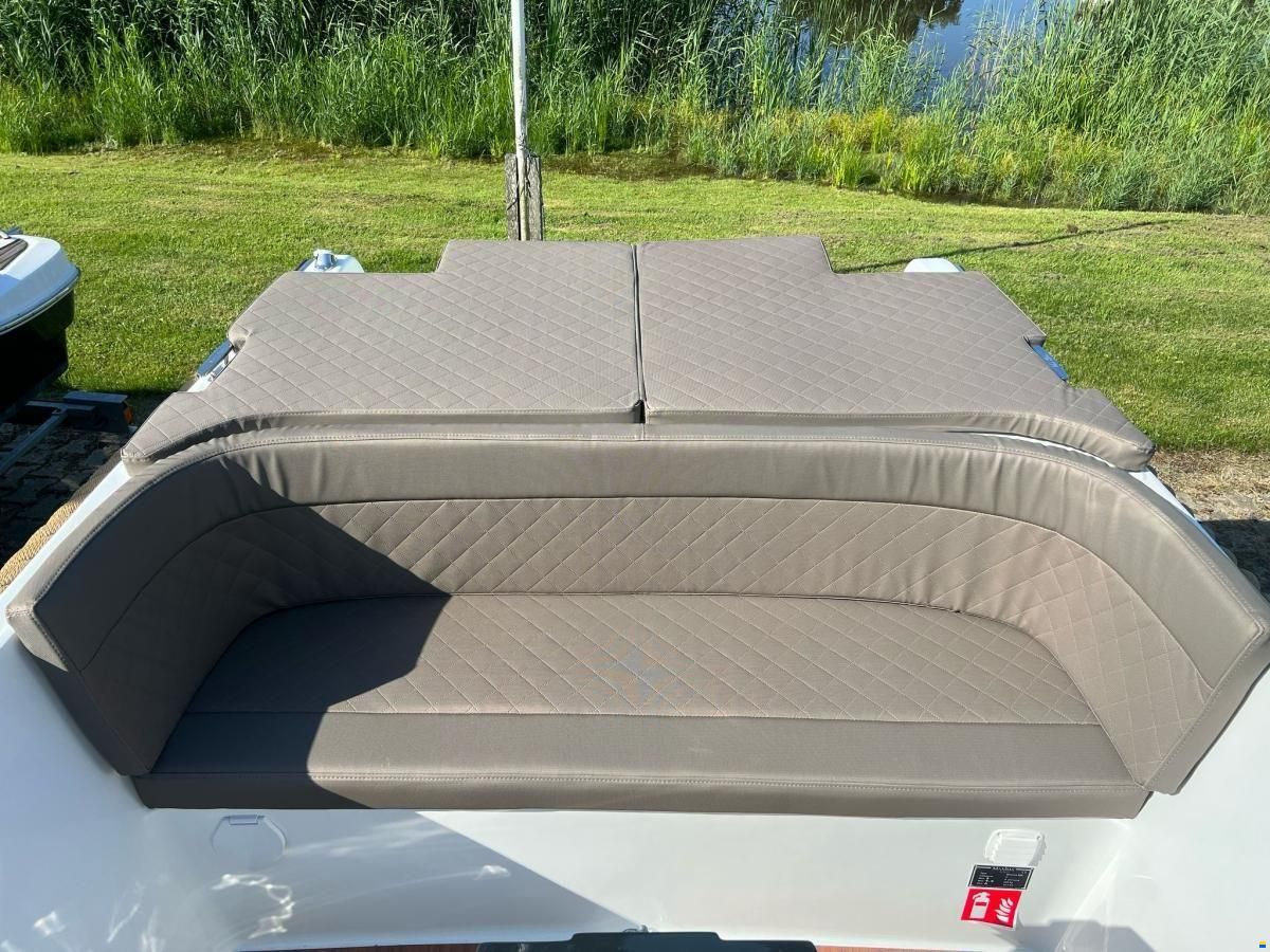 Maxima 600 Tender