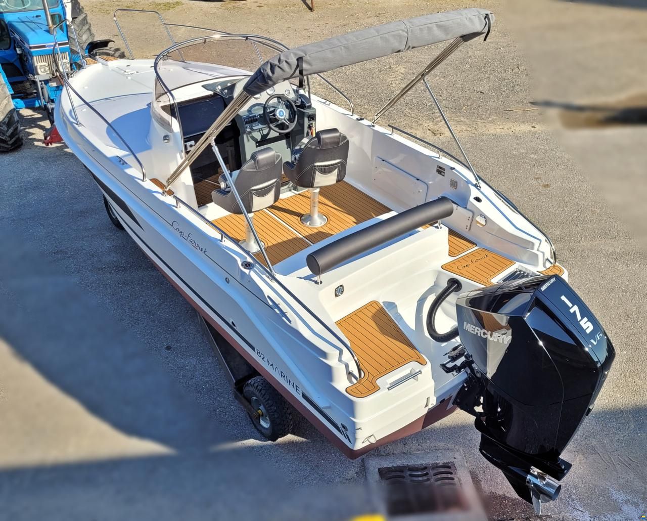 B2 Marine Cap Ferret 702 Sun Deck