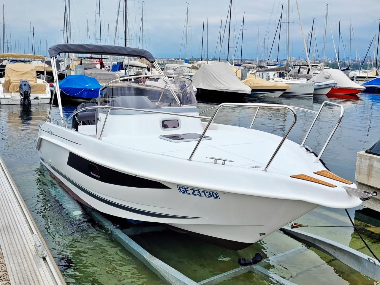 B2 Marine Cap Ferret 702 Sun Deck