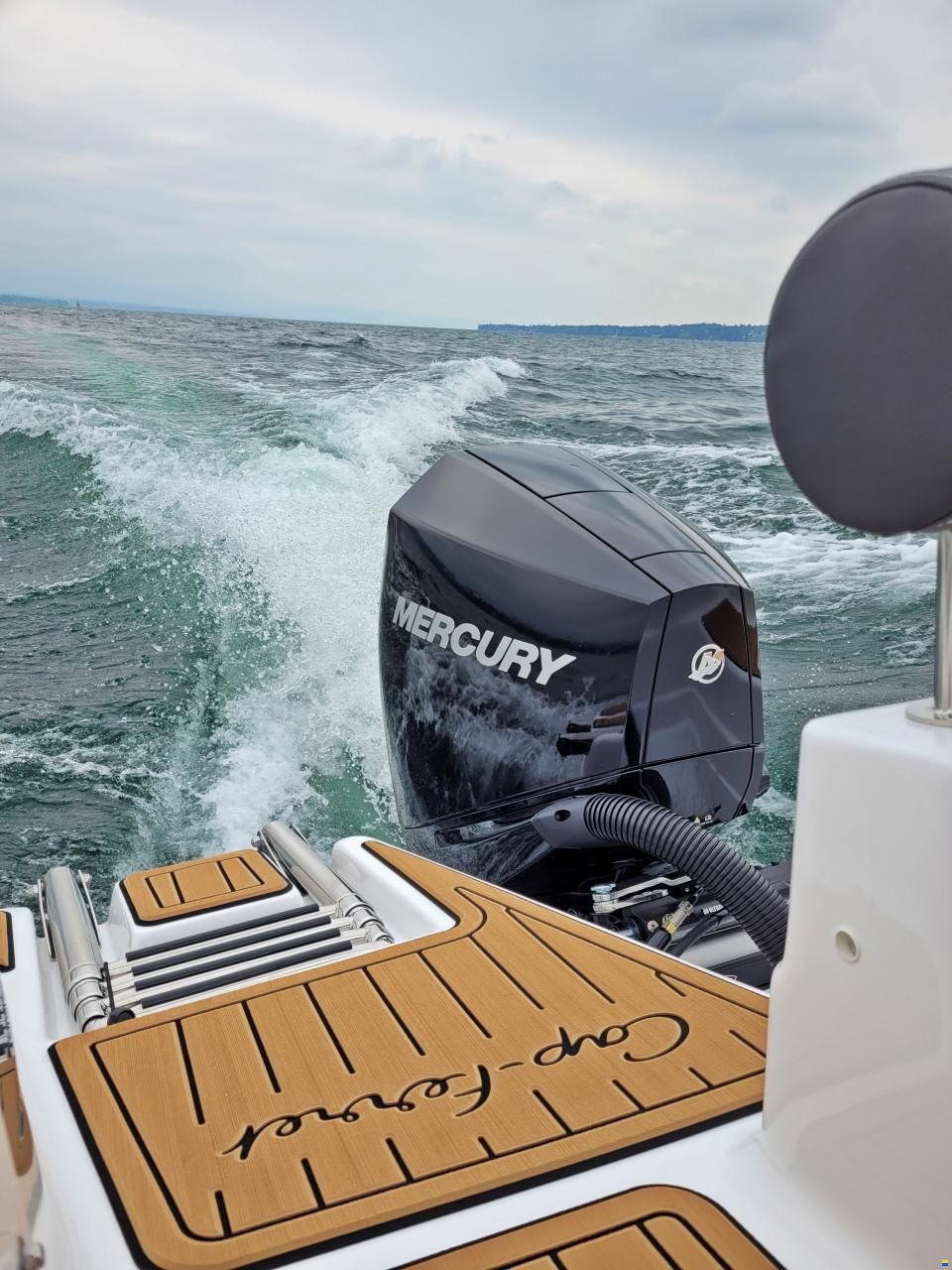 B2 Marine Cap Ferret 702 Sun Deck