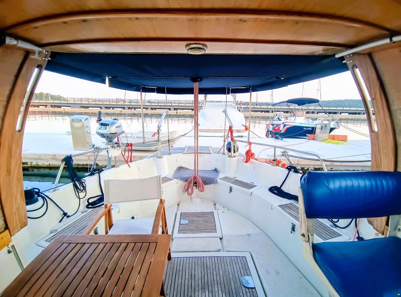 Ferretti Altura 33
