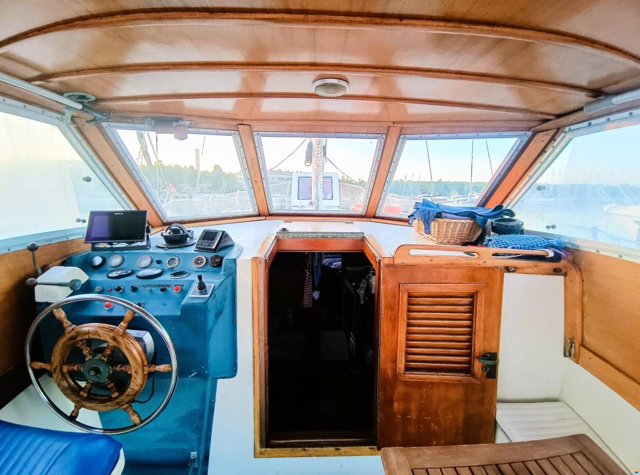 Ferretti Altura 33