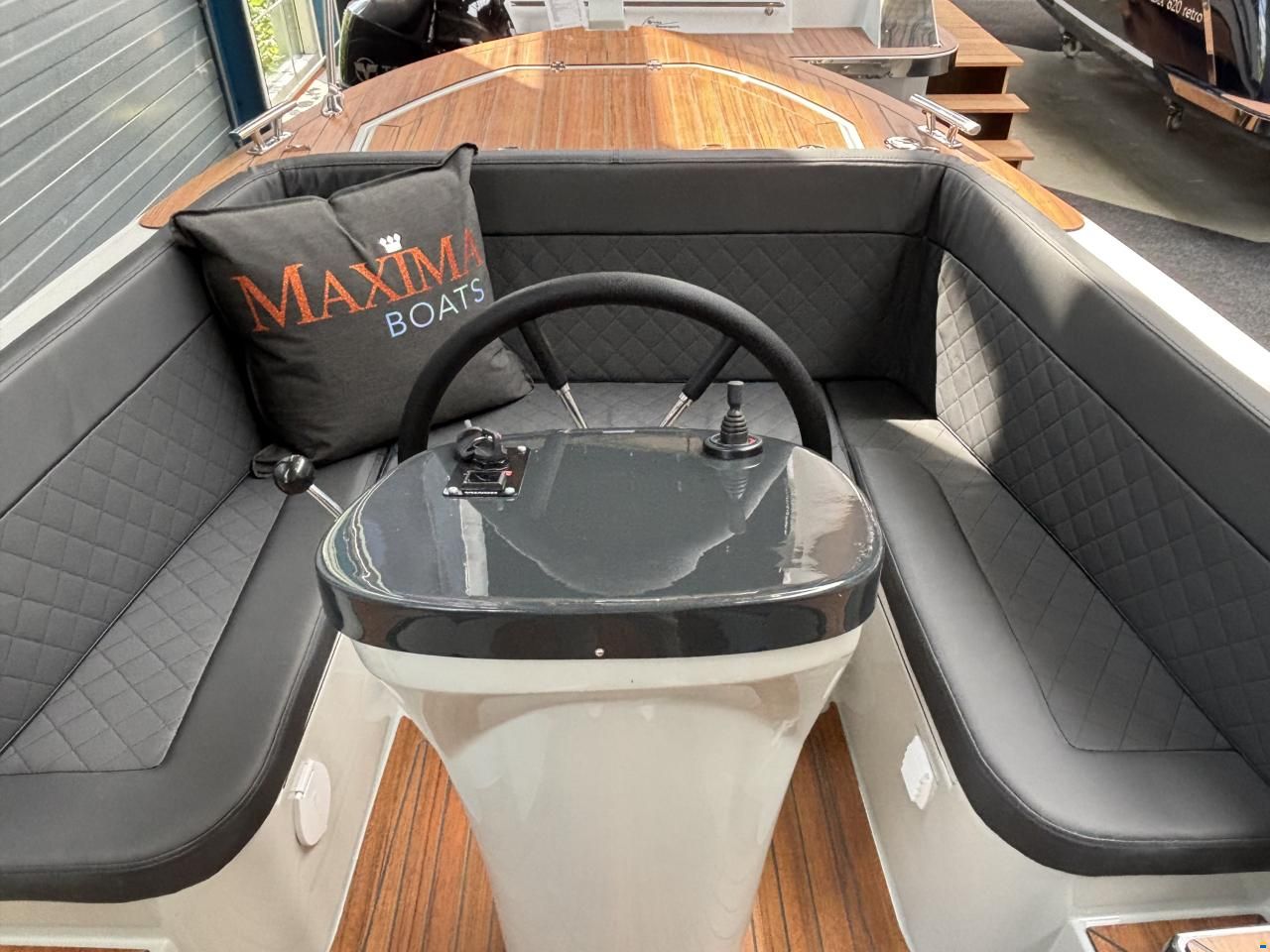 Maxima 650 Flying Lounge