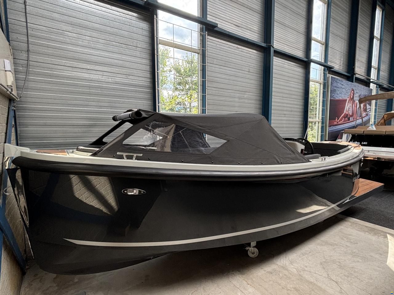 Maxima 650 Flying Lounge