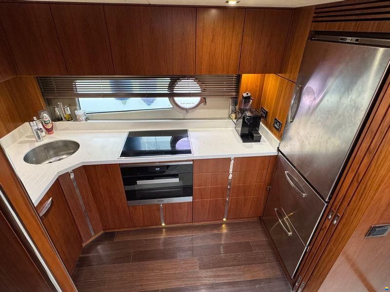 Sunseeker 68 Sport Yacht
