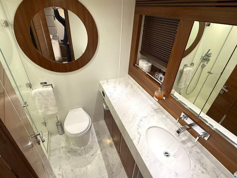 Sunseeker 68 Sport Yacht