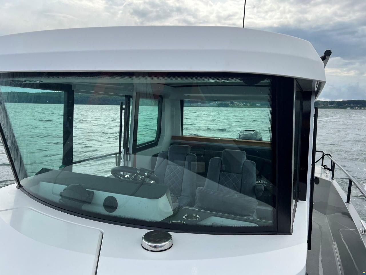 Axopar 28 Cabin R-Version