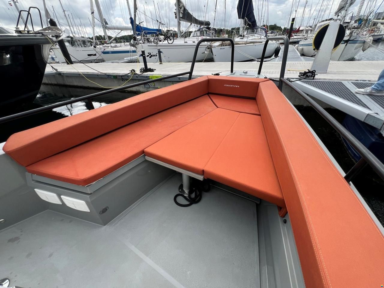 Axopar 28 Cabin R-Version