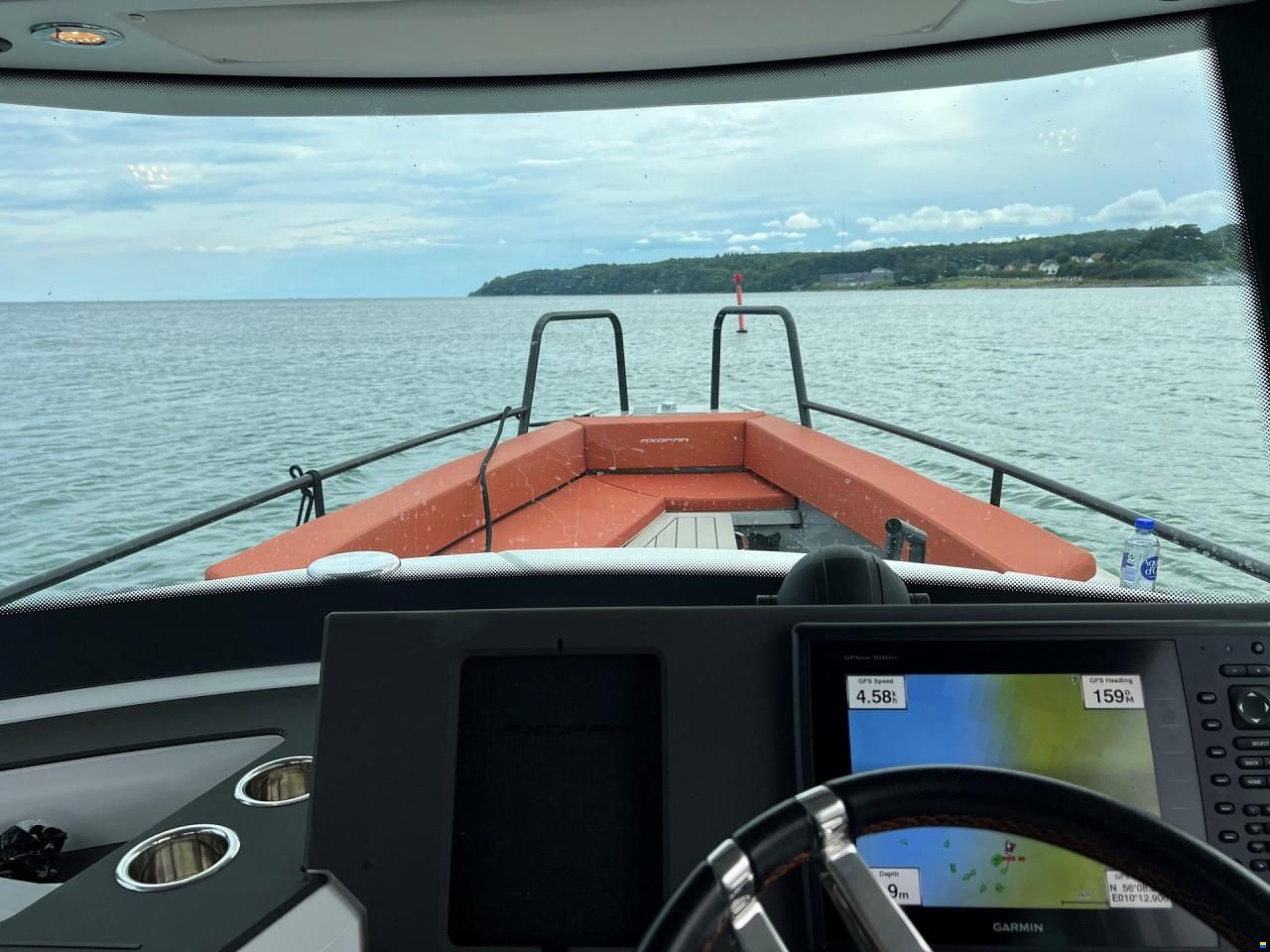 Axopar 28 Cabin R-Version