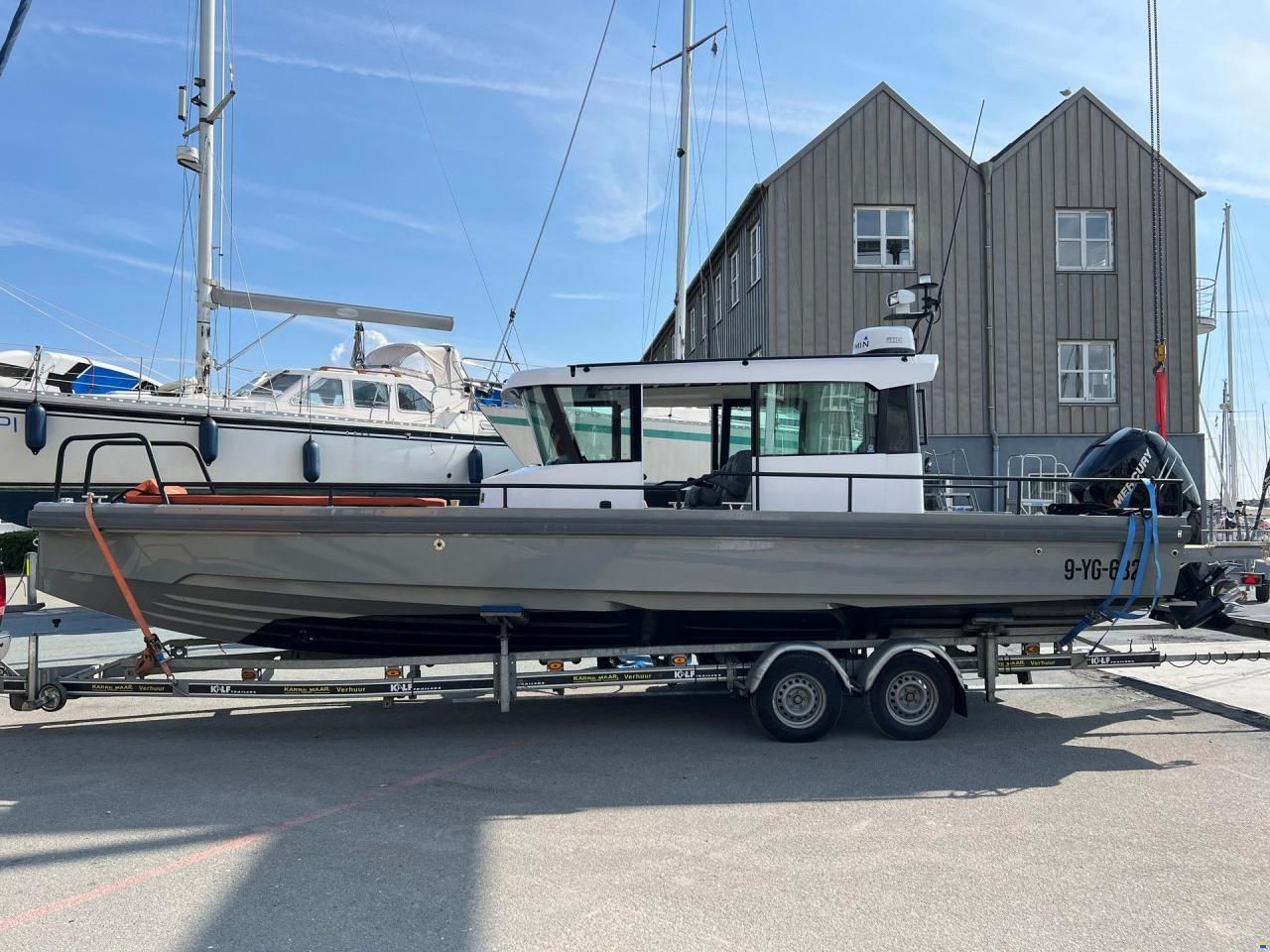 Axopar 28 Cabin R-Version
