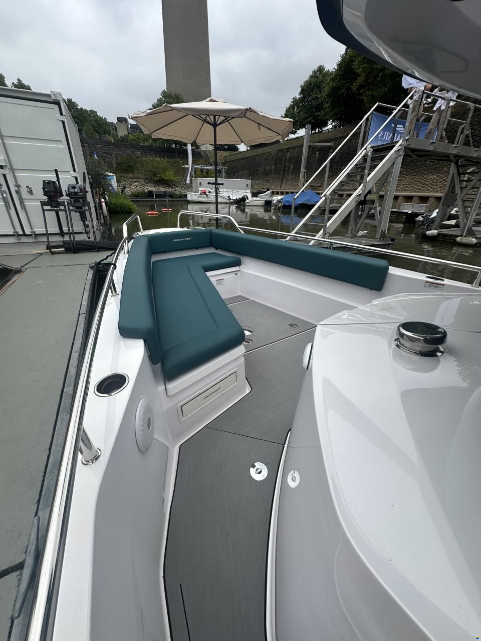 Axopar 28 Cabin - Wetbar