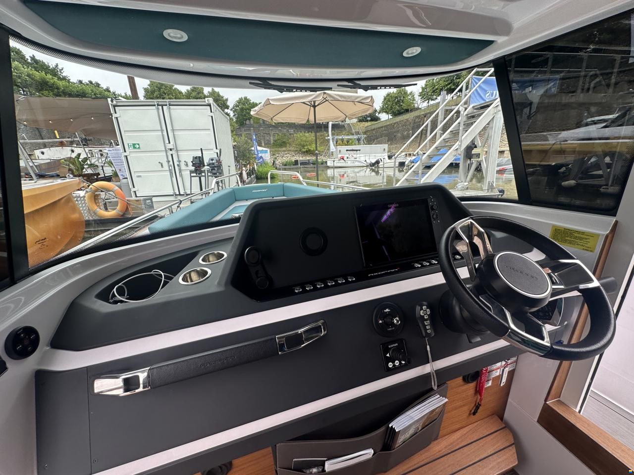 Axopar 28 Cabin - Wetbar