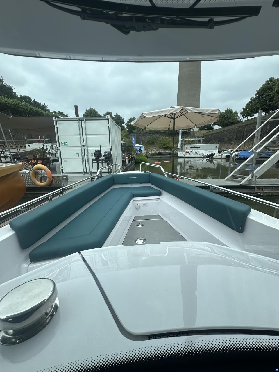 Axopar 28 Cabin - Wetbar