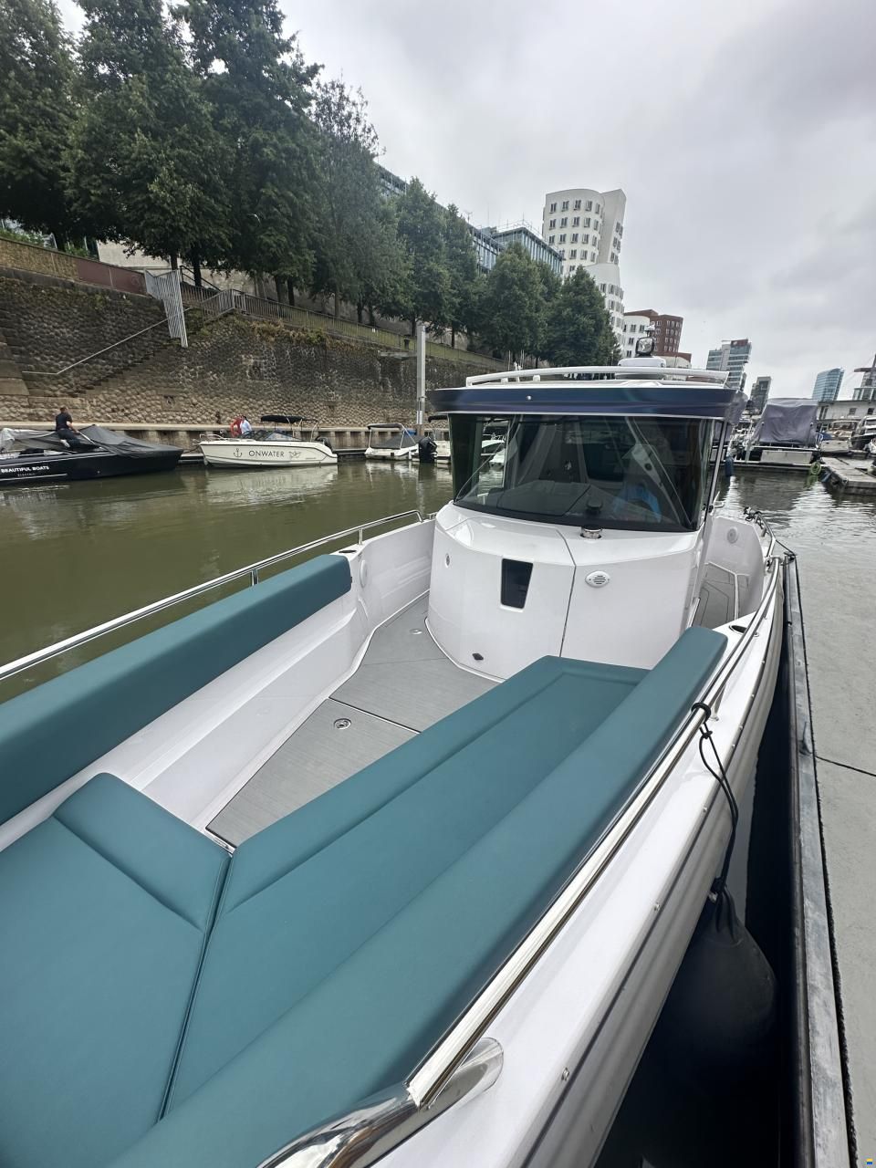 Axopar 28 Cabin - Wetbar