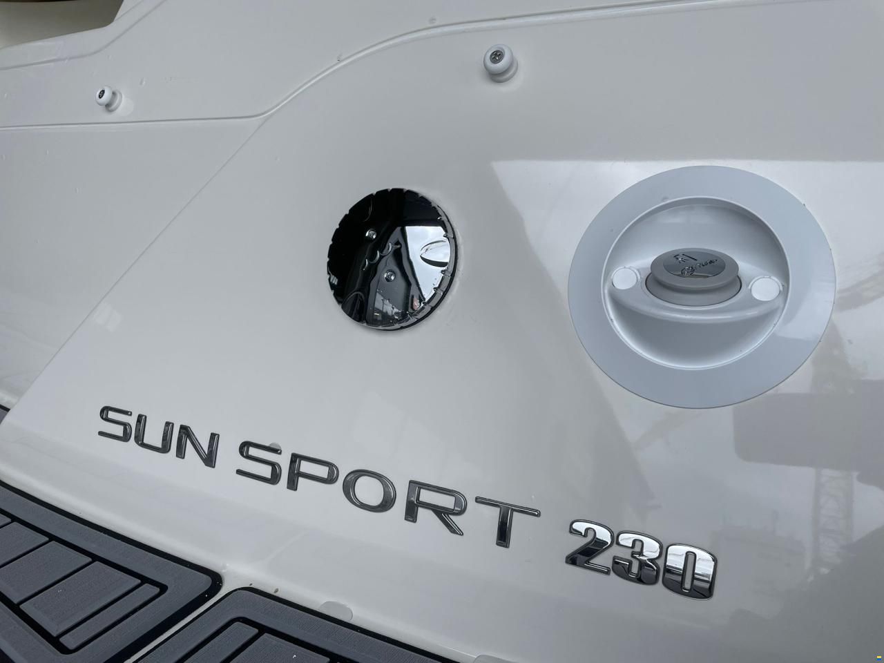 Sea Ray Sun Sport 230 Limited Edition