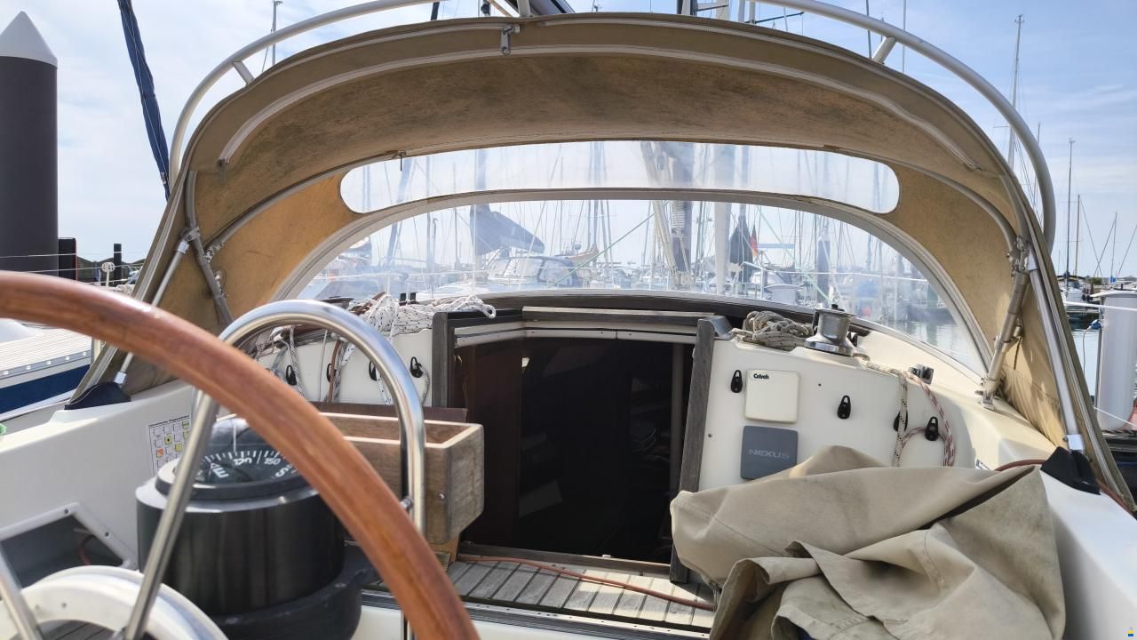 Bavaria 890