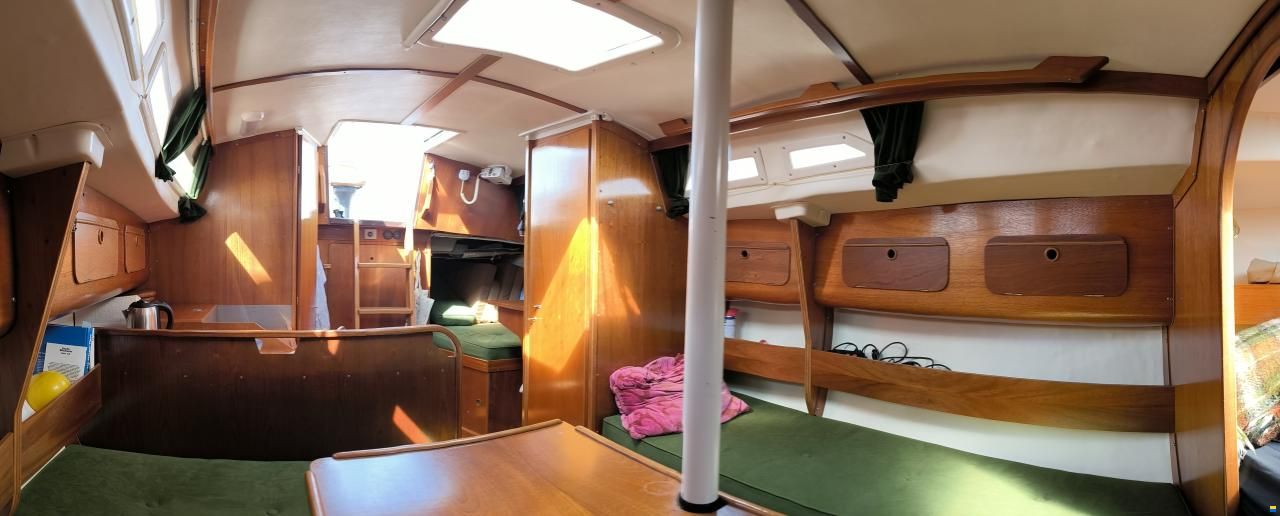 Bavaria 890