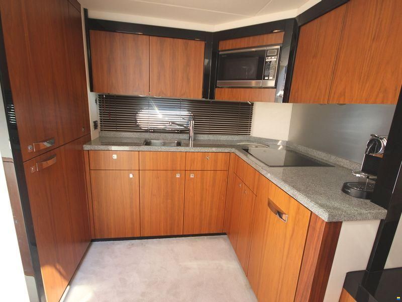 Sunseeker Predator 60