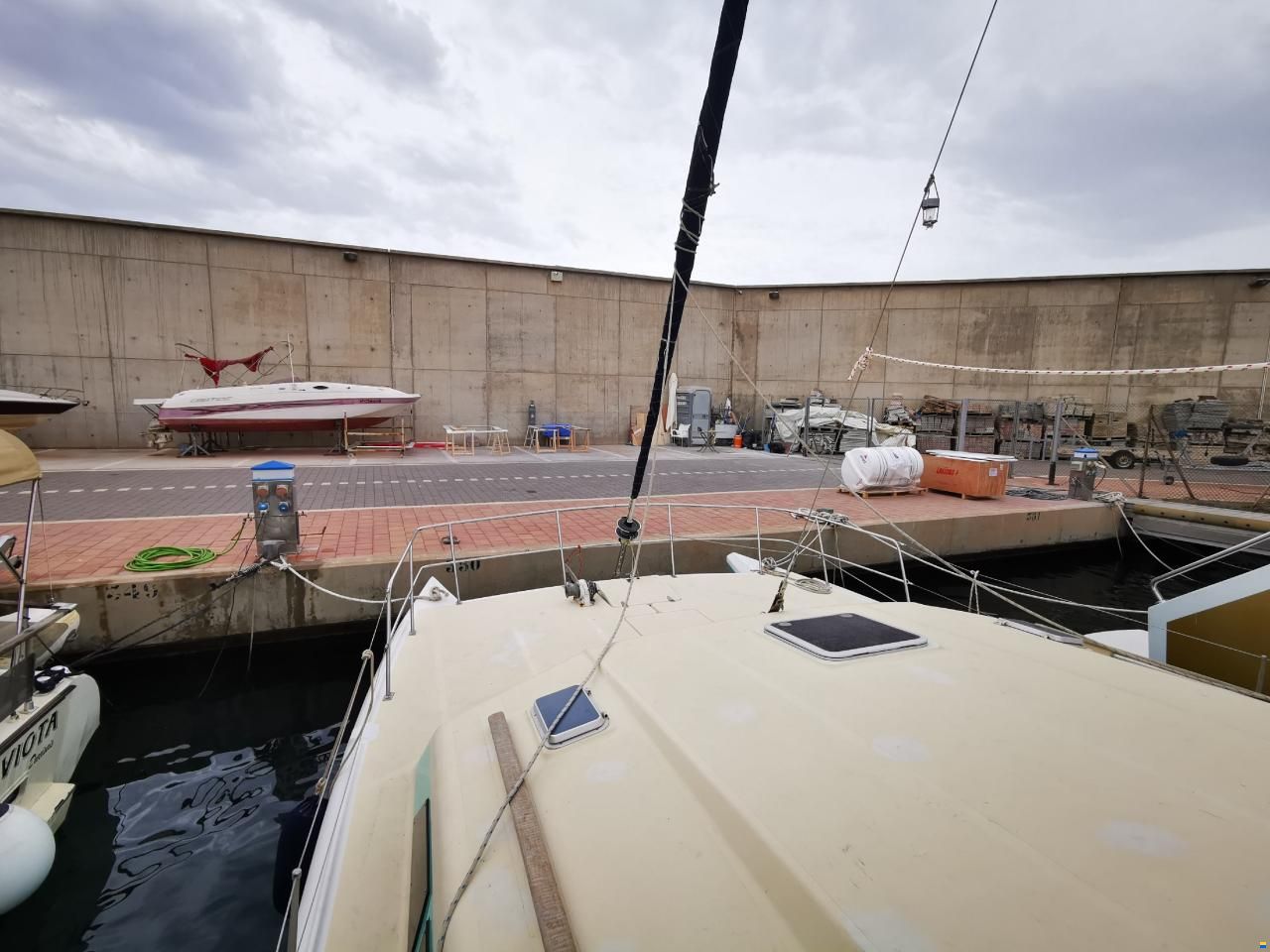 Prout Snowgoose 37