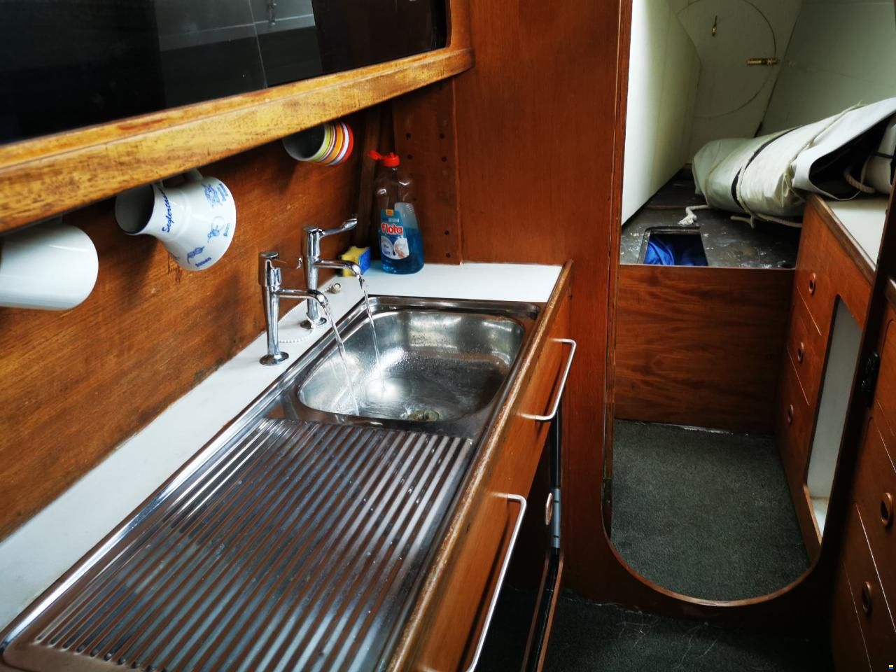 Prout Snowgoose 37