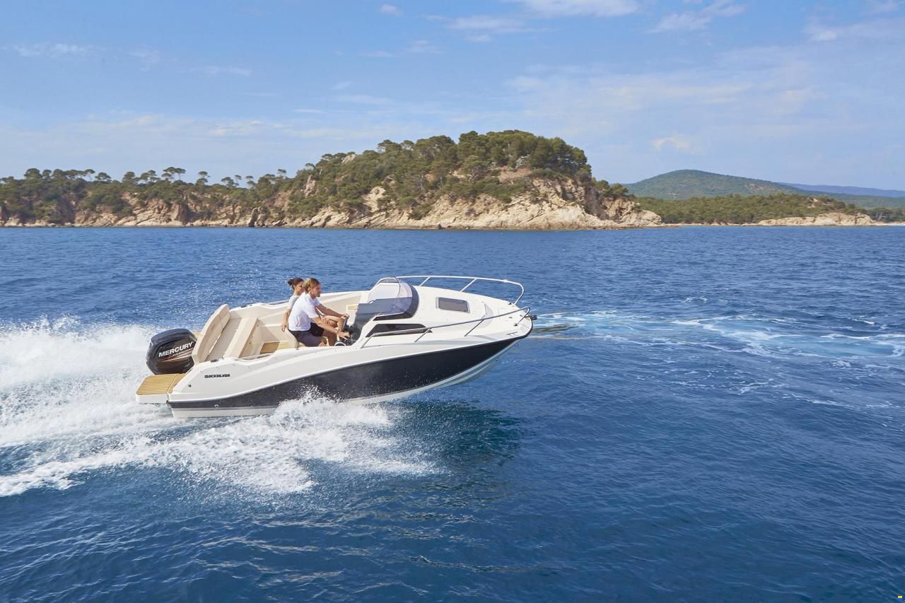 Quicksilver 555 Cabin mit 15PS und Trailer