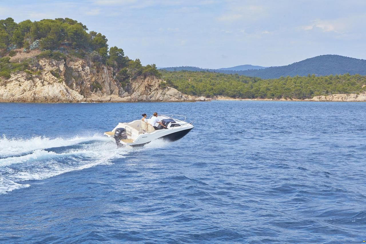 Quicksilver 555 Cabin mit 80PS und Trailer