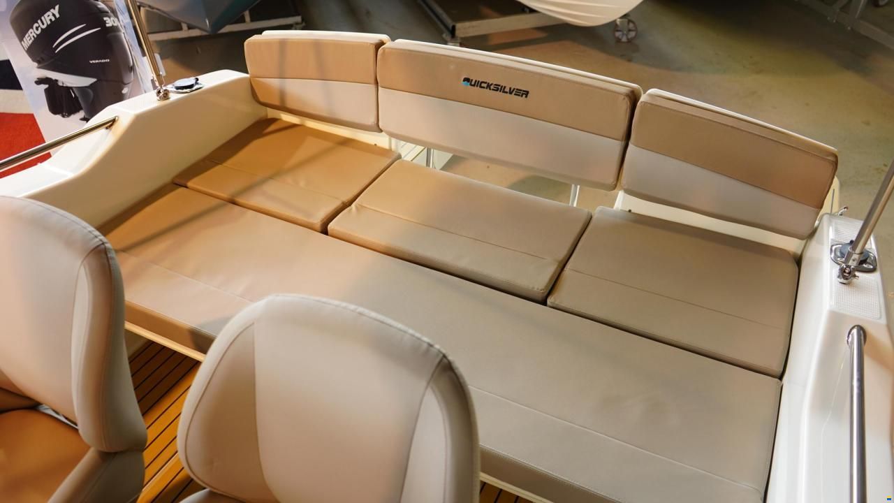 Quicksilver Activ 555 Cabin