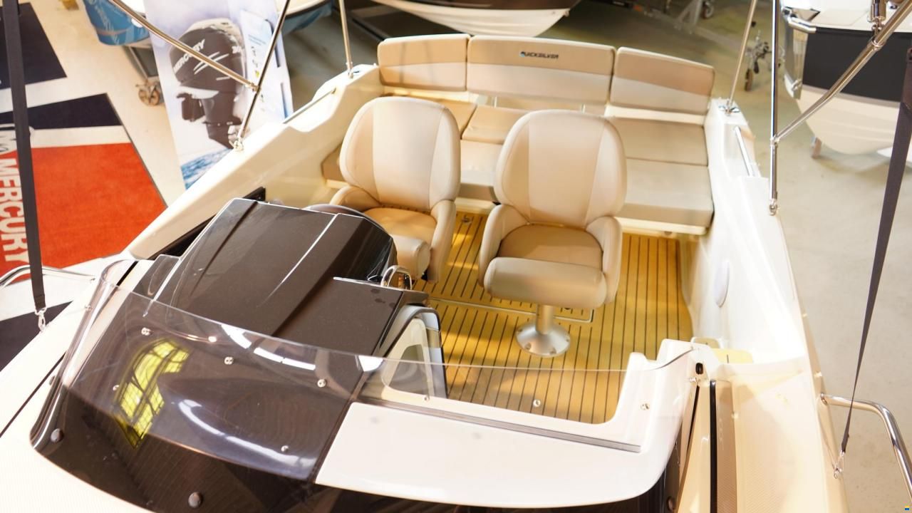 Quicksilver Activ 555 Cabin