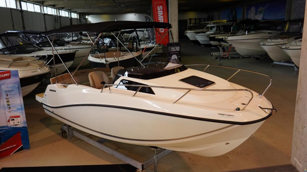 Quicksilver Activ 555 Cabin
