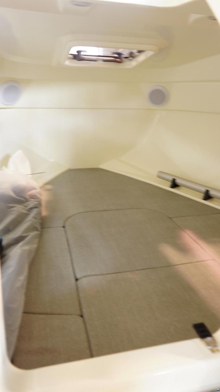 Quicksilver Activ 555 Cabin