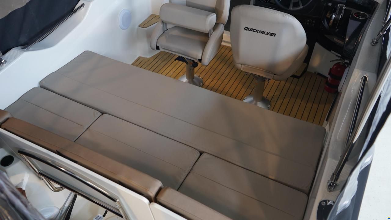 Quicksilver Activ 555 Cabin
