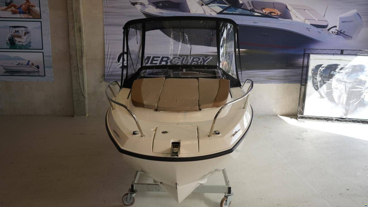 Quicksilver Activ 555 Cabin
