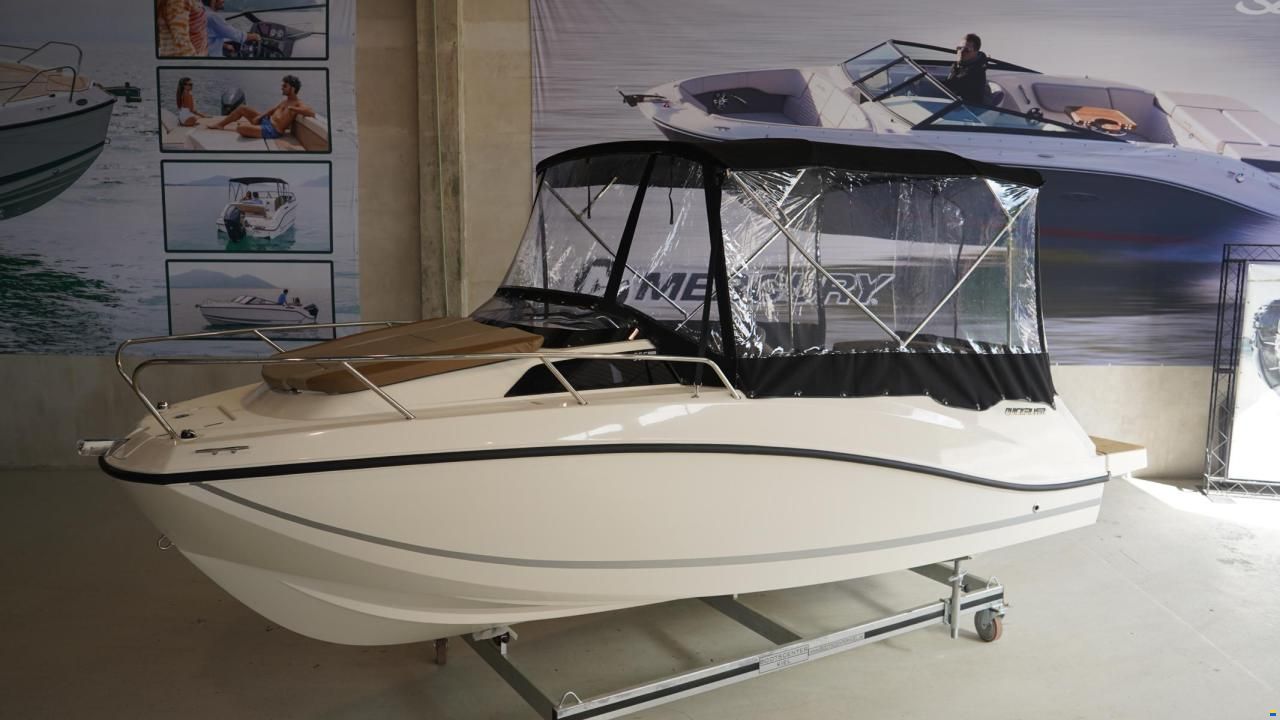 Quicksilver Activ 555 Cabin
