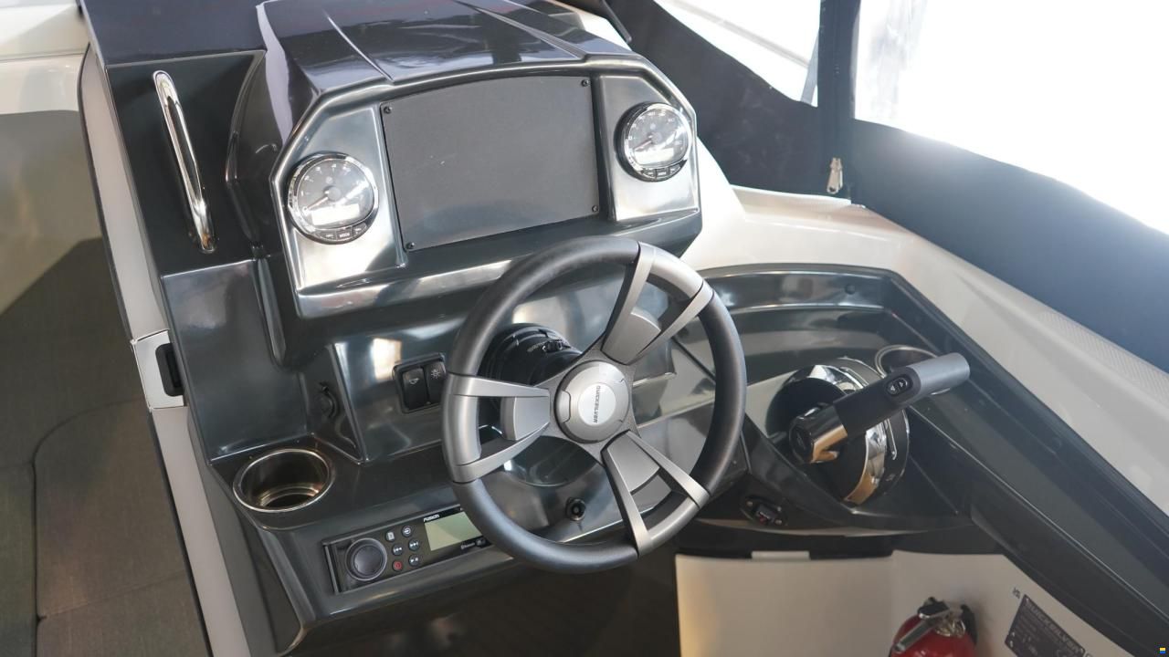 Quicksilver Activ 555 Cabin mit 15PS