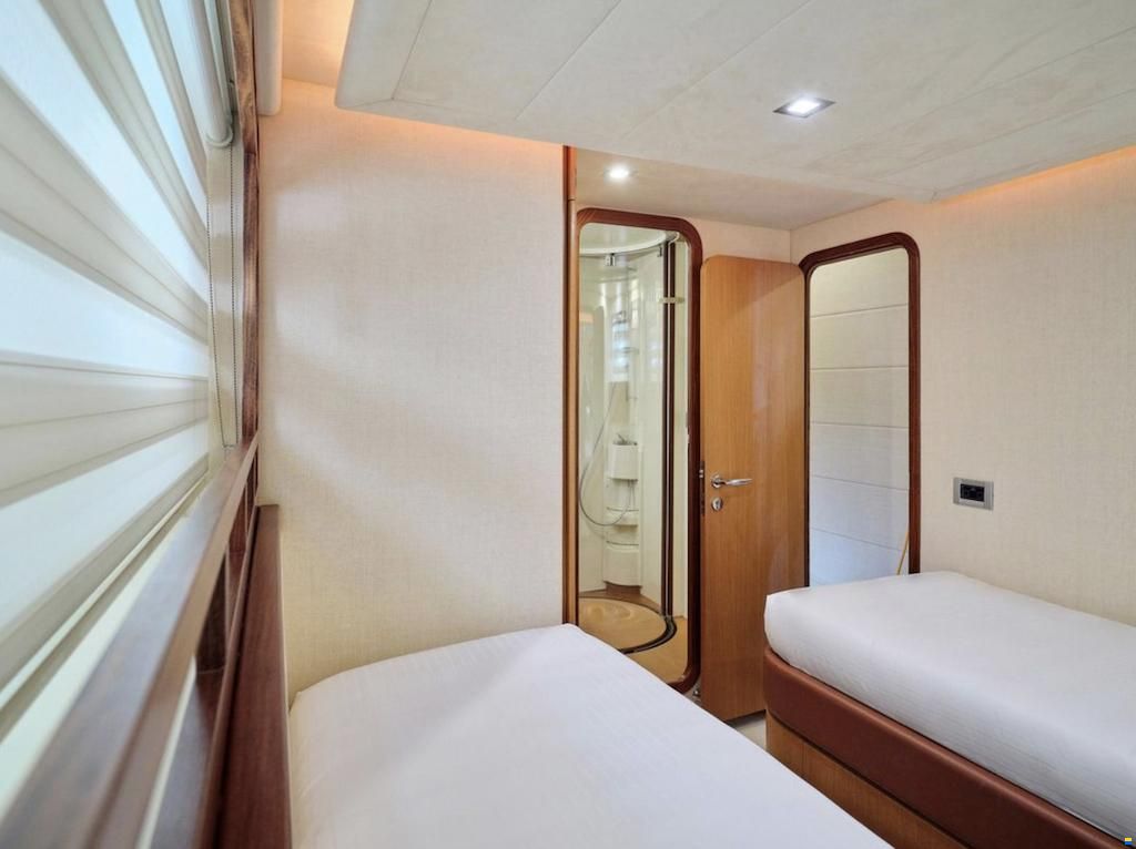 Ferretti 731