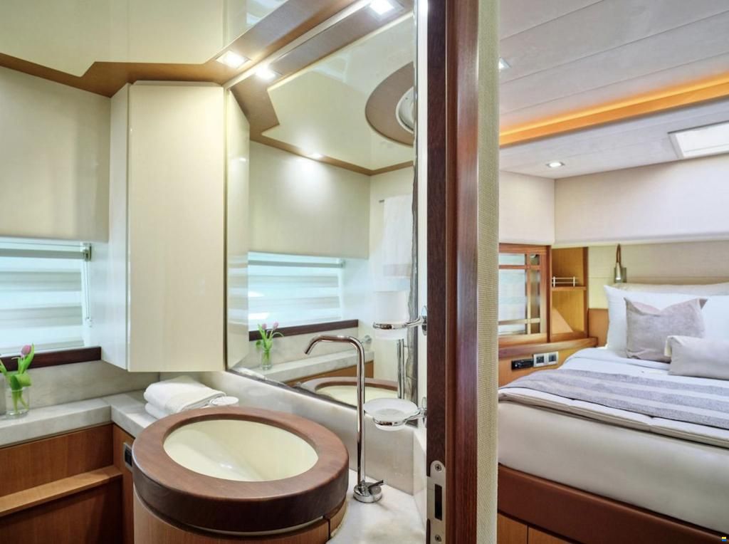 Ferretti 731