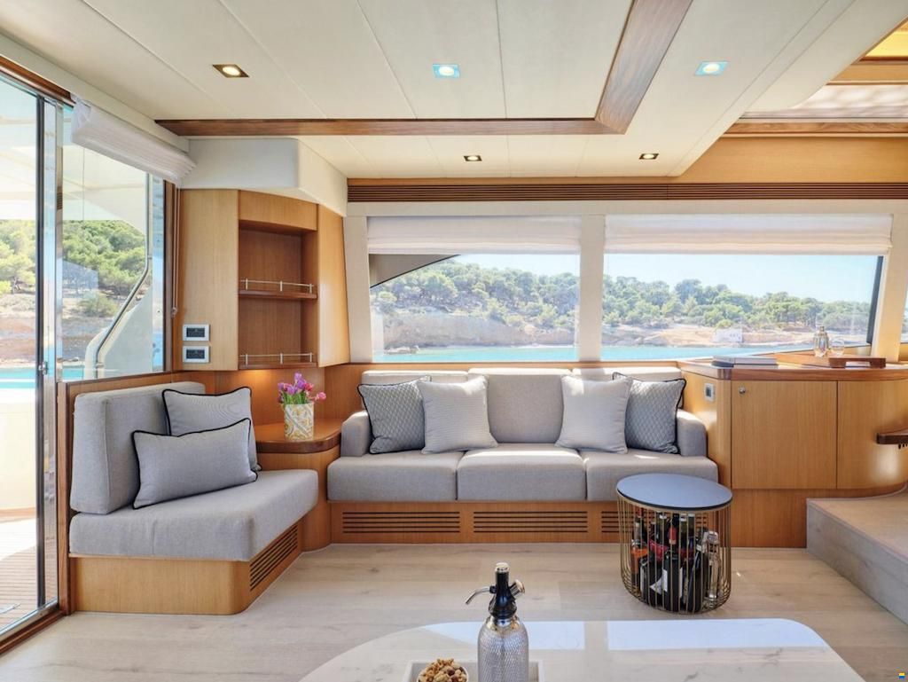 Ferretti 731