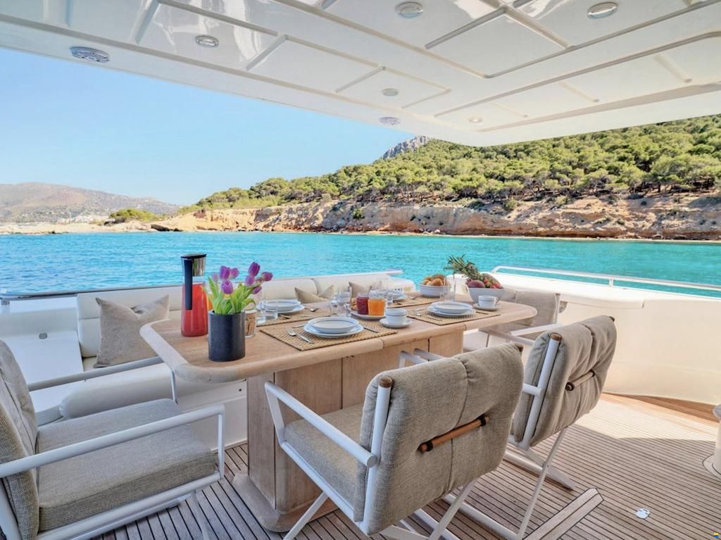 Ferretti 731
