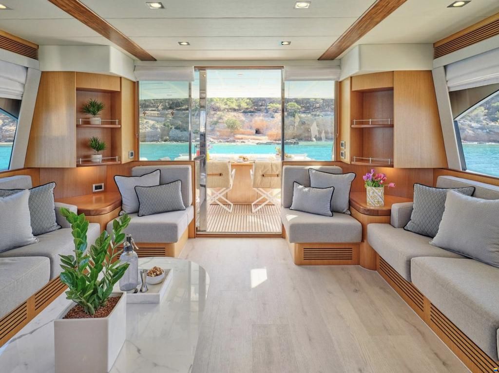 Ferretti 731