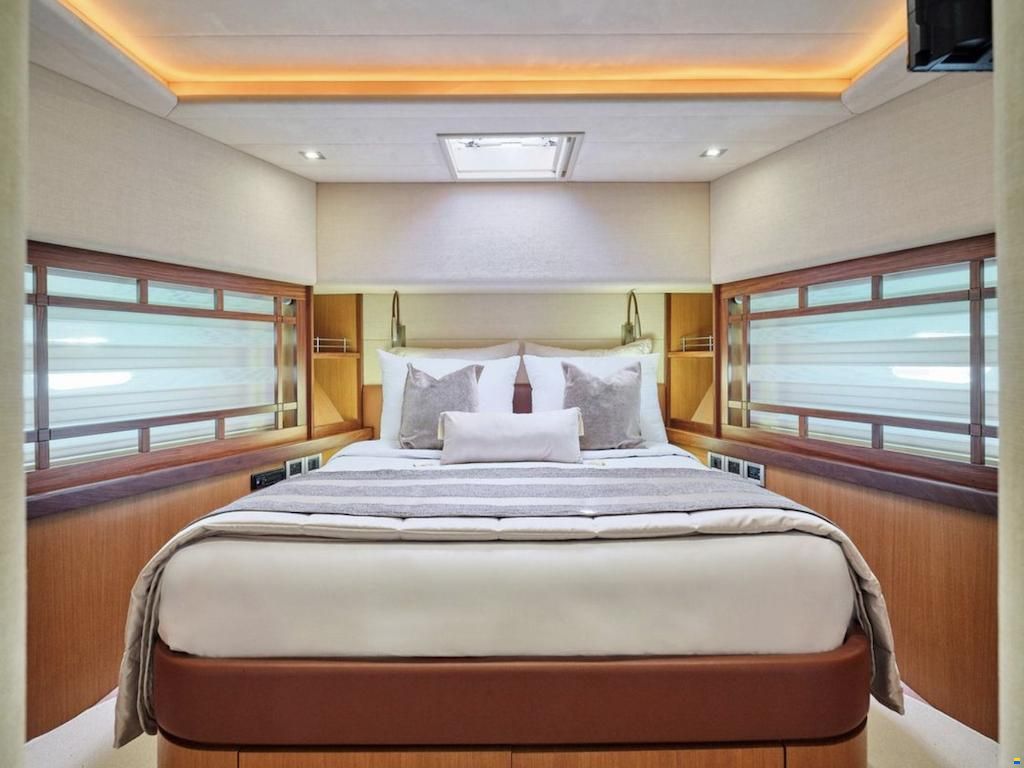 Ferretti 731