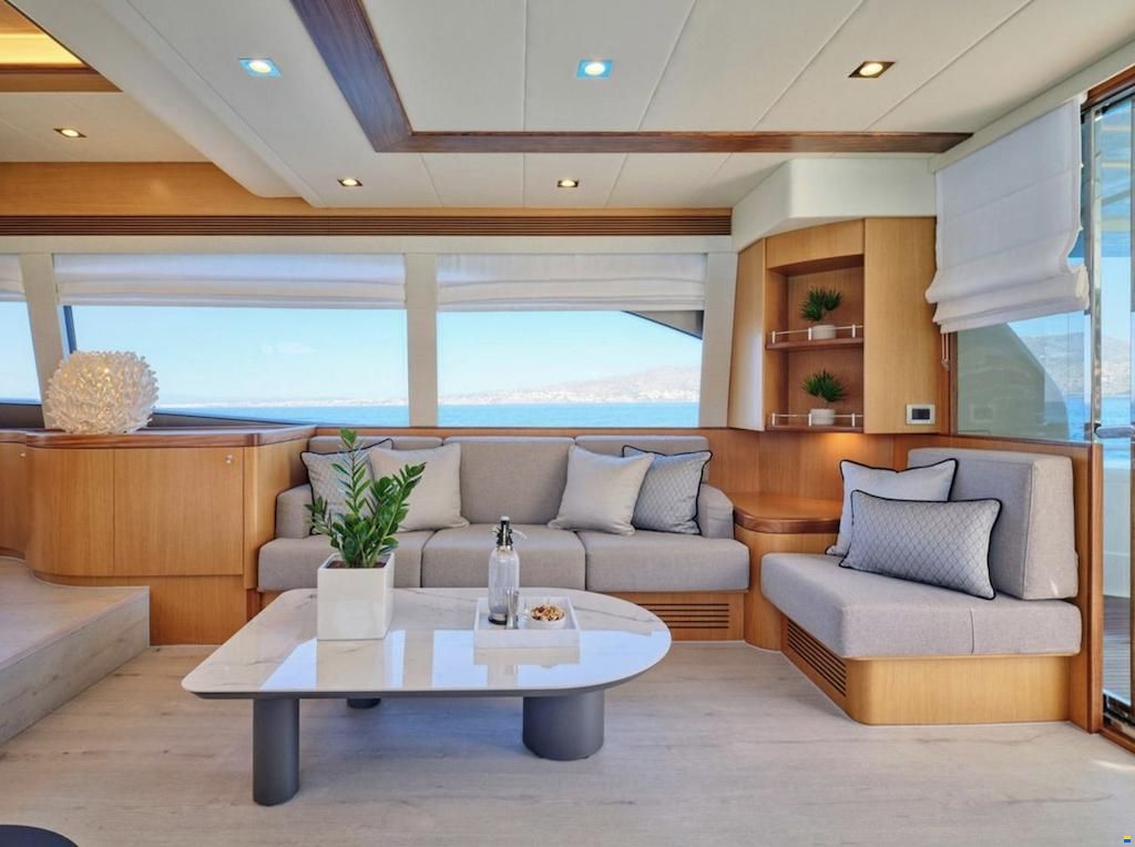 Ferretti 731