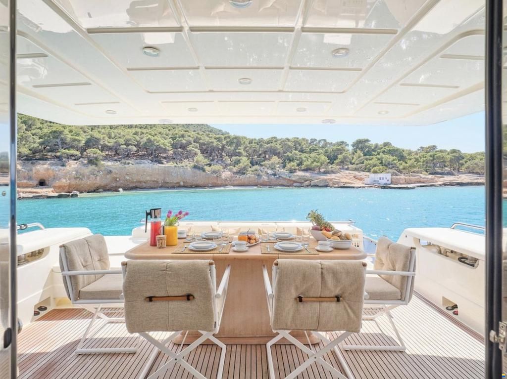 Ferretti 731