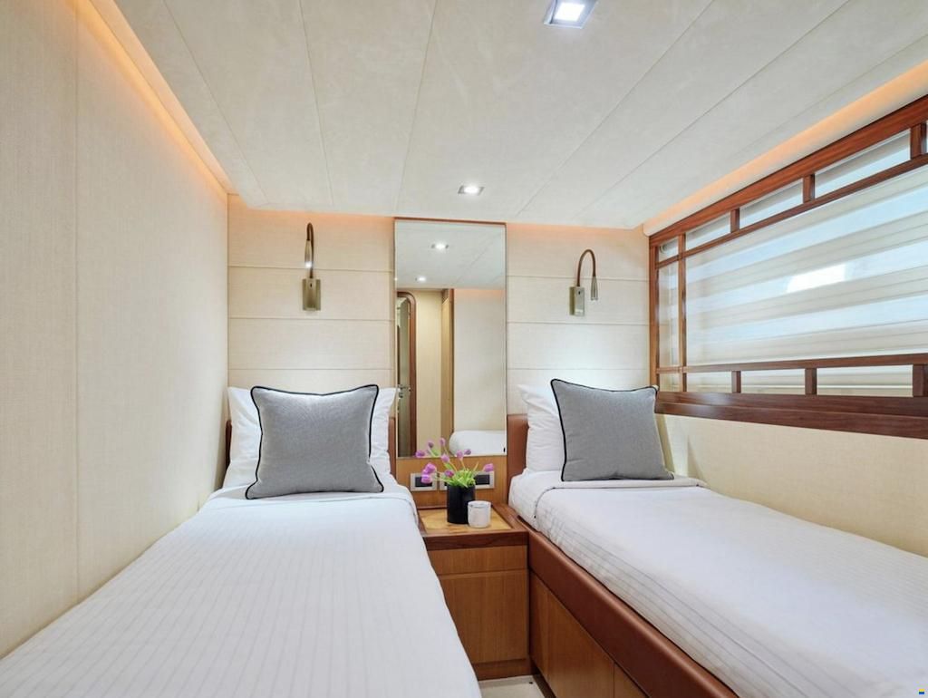 Ferretti 731
