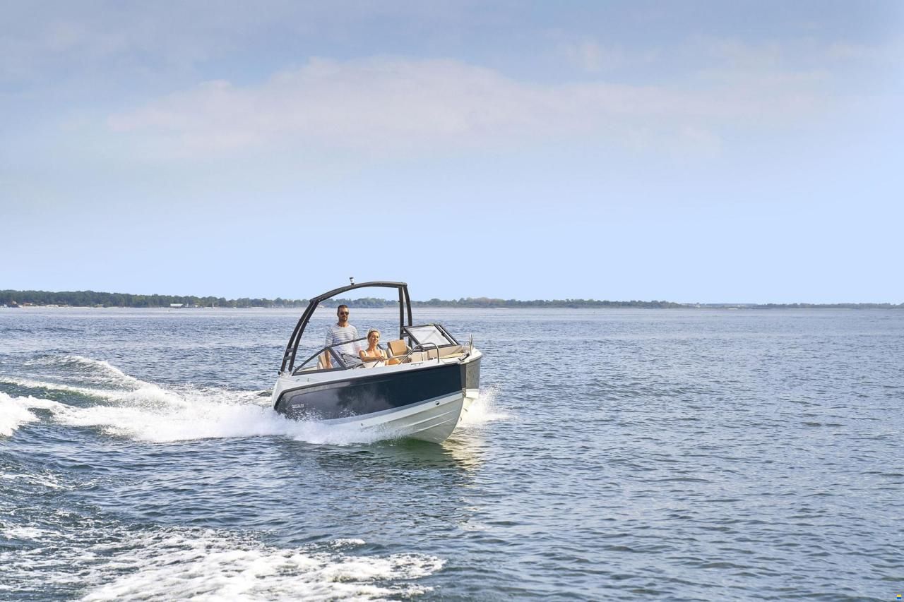 Quicksilver Activ 605 Bowrider mit 115PS und Trailer