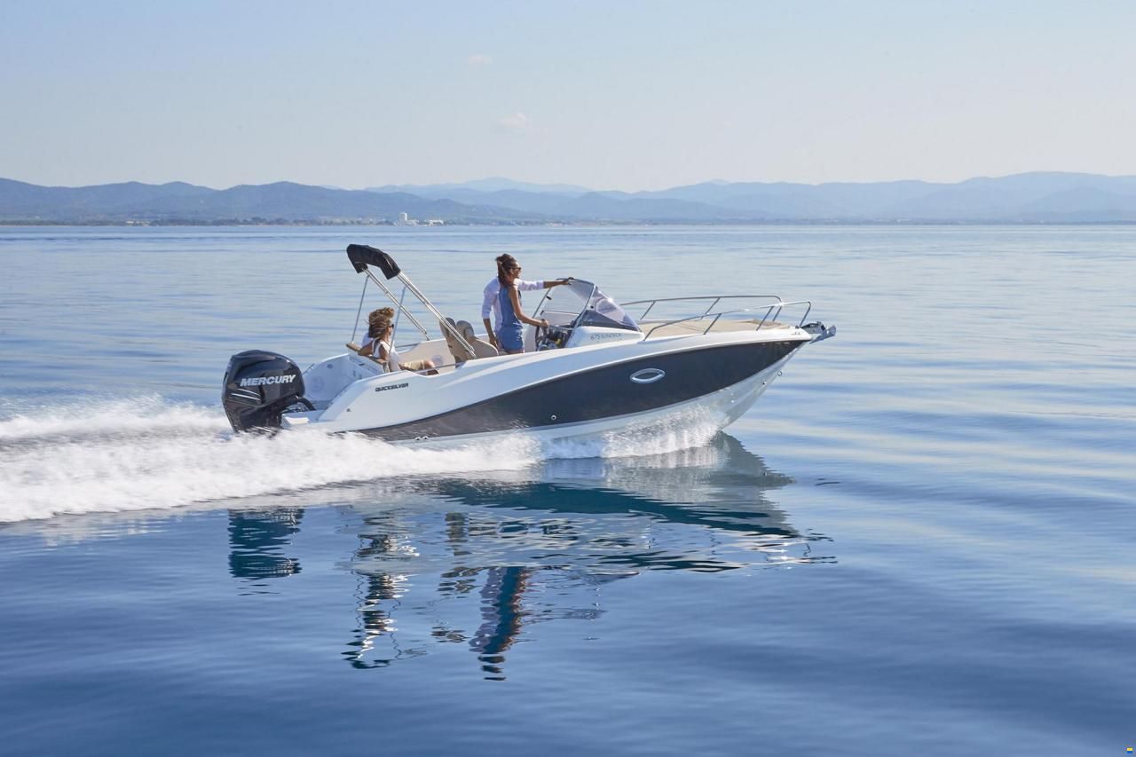 Quicksilver Activ 675 Sundeck